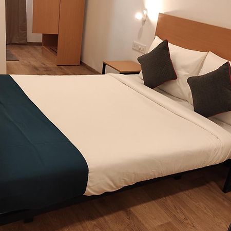 Crayons Hotel เชนไน ภายนอก รูปภาพ