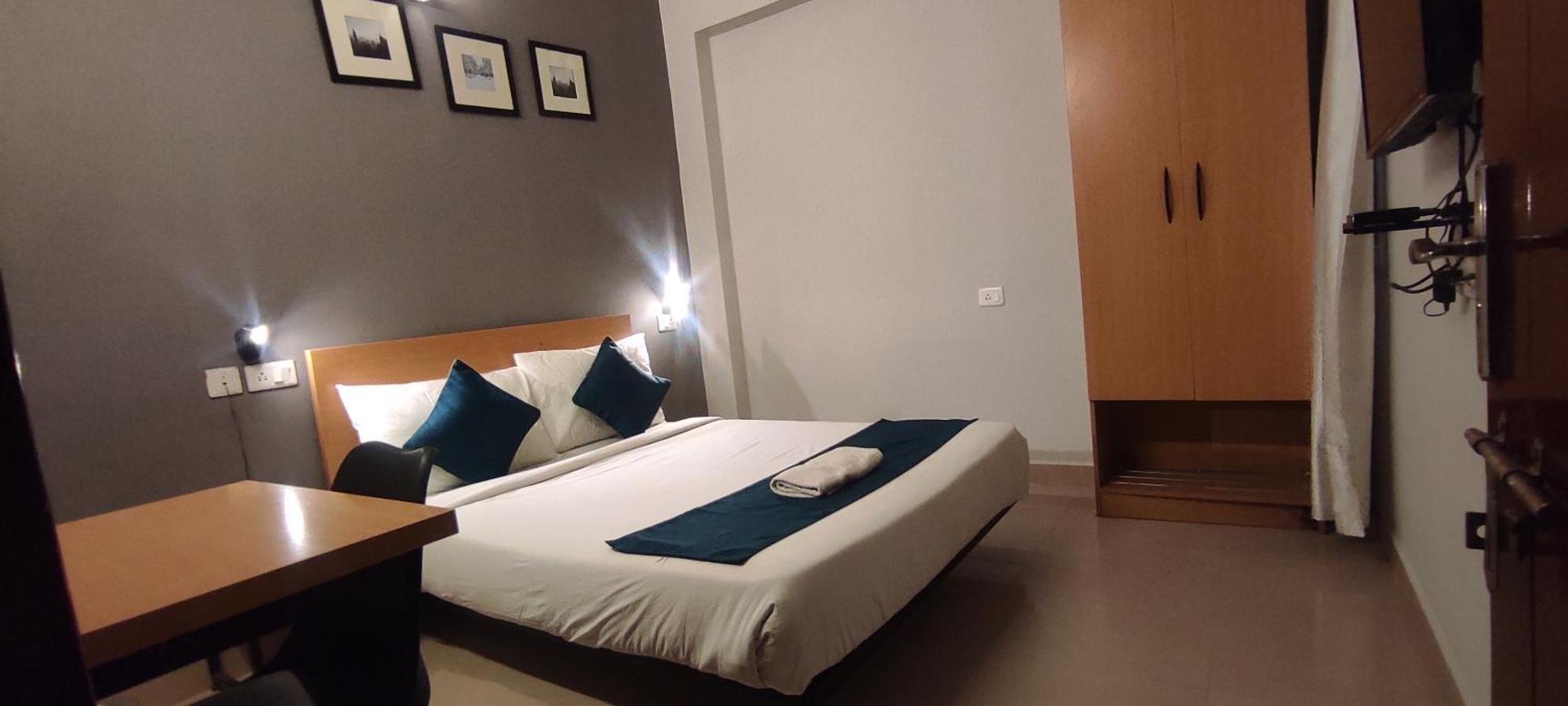 Crayons Hotel เชนไน ภายนอก รูปภาพ